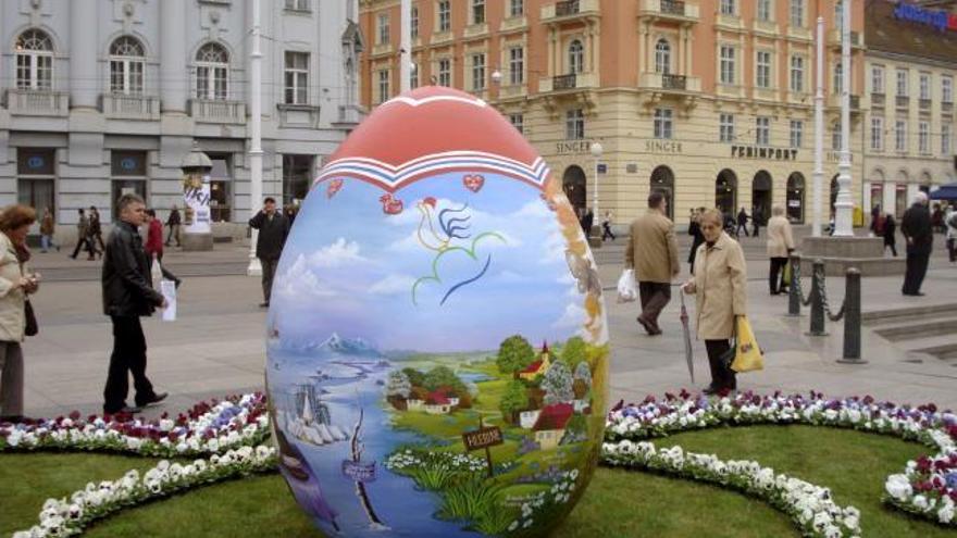 Huevos gigantes de Pascua resucitan el arte "naif" en Croacia - La Opinión  de A Coruña