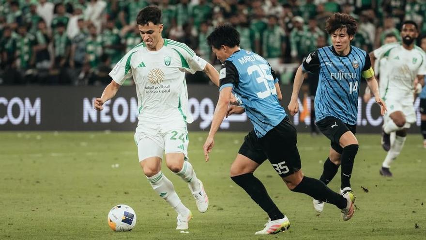 Gabri Veiga conduce el balón en la final de la Champions de Asia