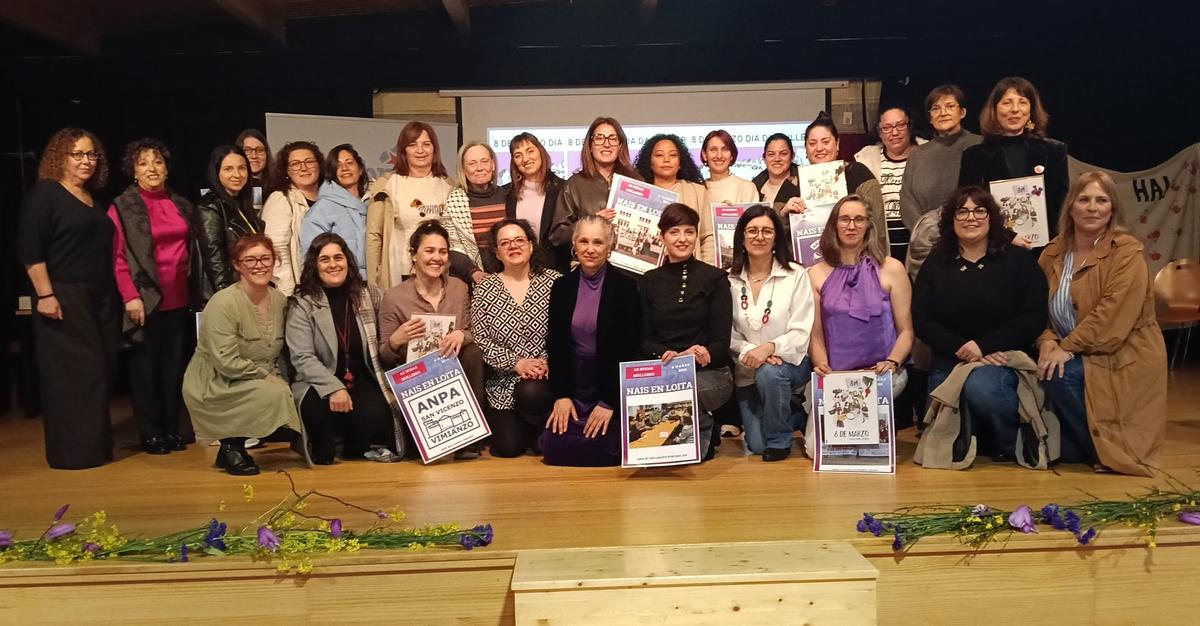 Representantes das ANPA de Costa da Morte e do BNG no acto celebrado en Muxía.