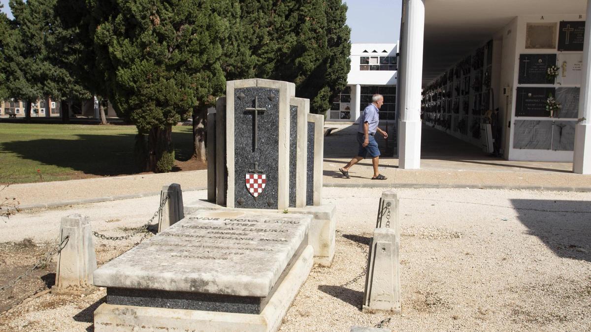 Tumba del criminal croata en el cementerio de Carcaixent, en una imagen de archivo.
