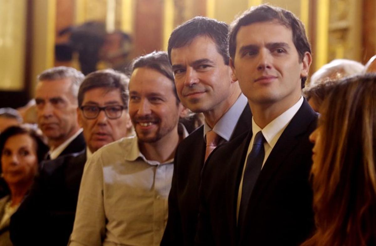 Pablo Iglesias (Podem), Andrés Herzog (UPD) i Albert Rivera (Ciutadans), en l’acte institucional del Dia de la Constitució.