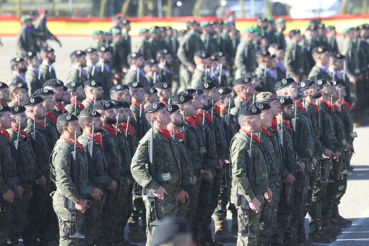 Parada militar de la Brigada Guzmán el Bueno X en Cerro Muriano