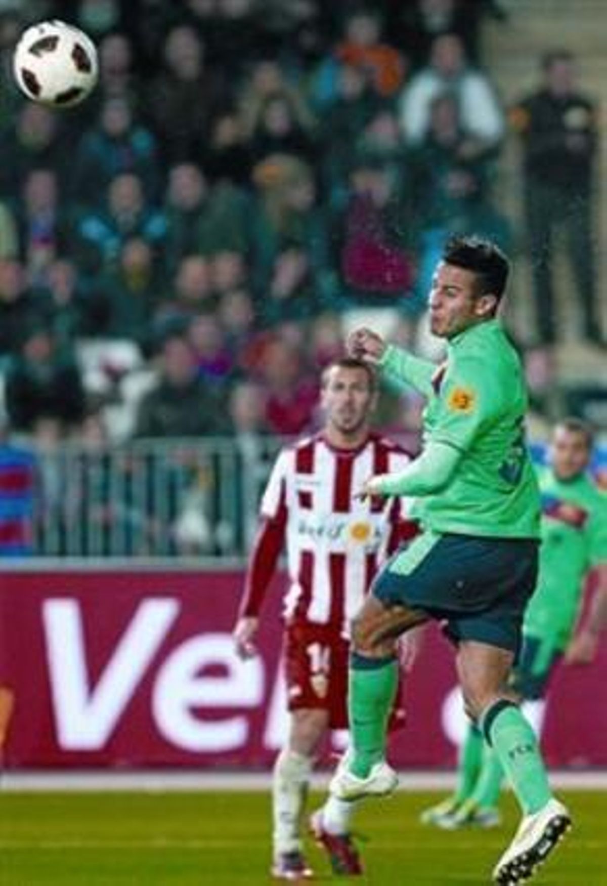 Thiago remata de cap el segon gol del Barça contra l’Almeria. Thiago remata de cap el segon gol del Barça contra l’Almeria.