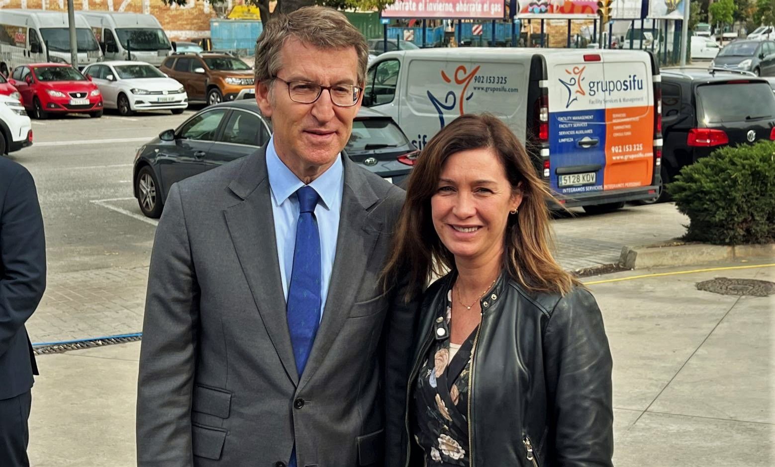 Alberto Núñez Feijóo y Sonia Esplugas en L'Hospitalet de Llobregat.