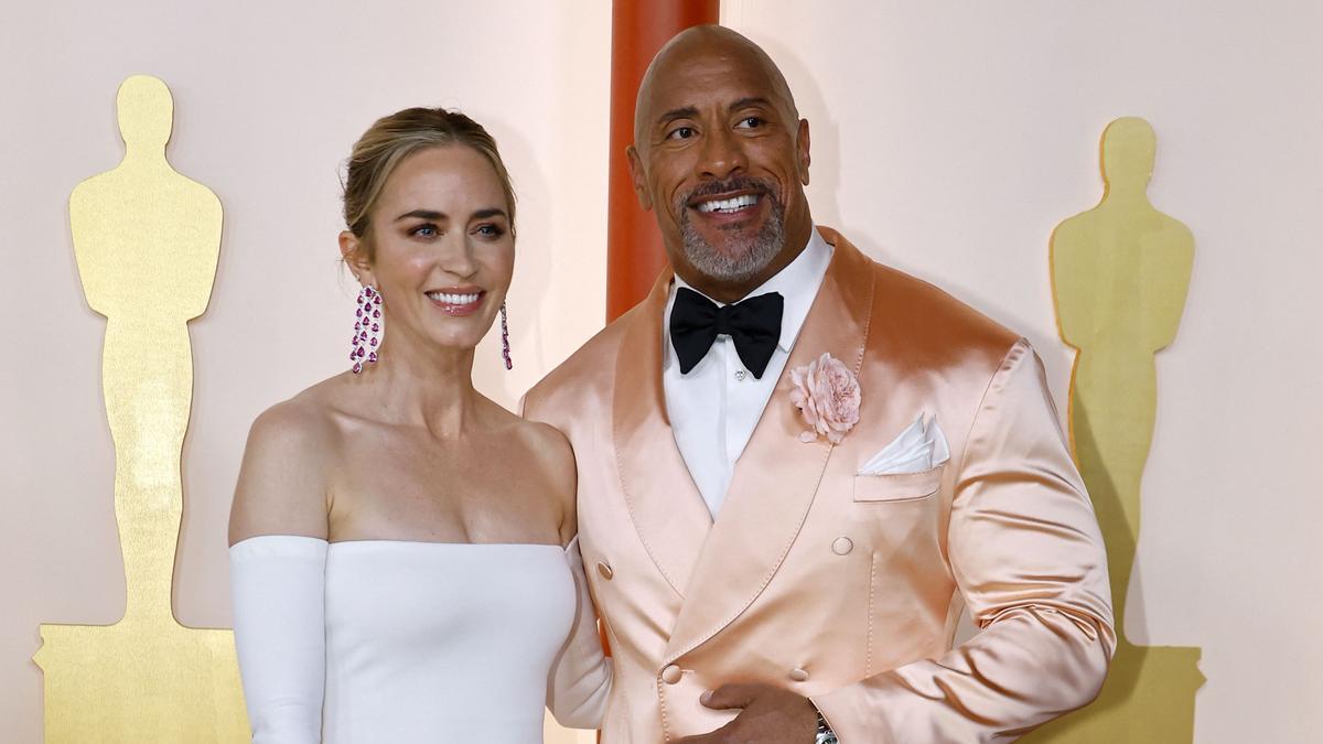 Emily Blunt y Dwayne Johnson  