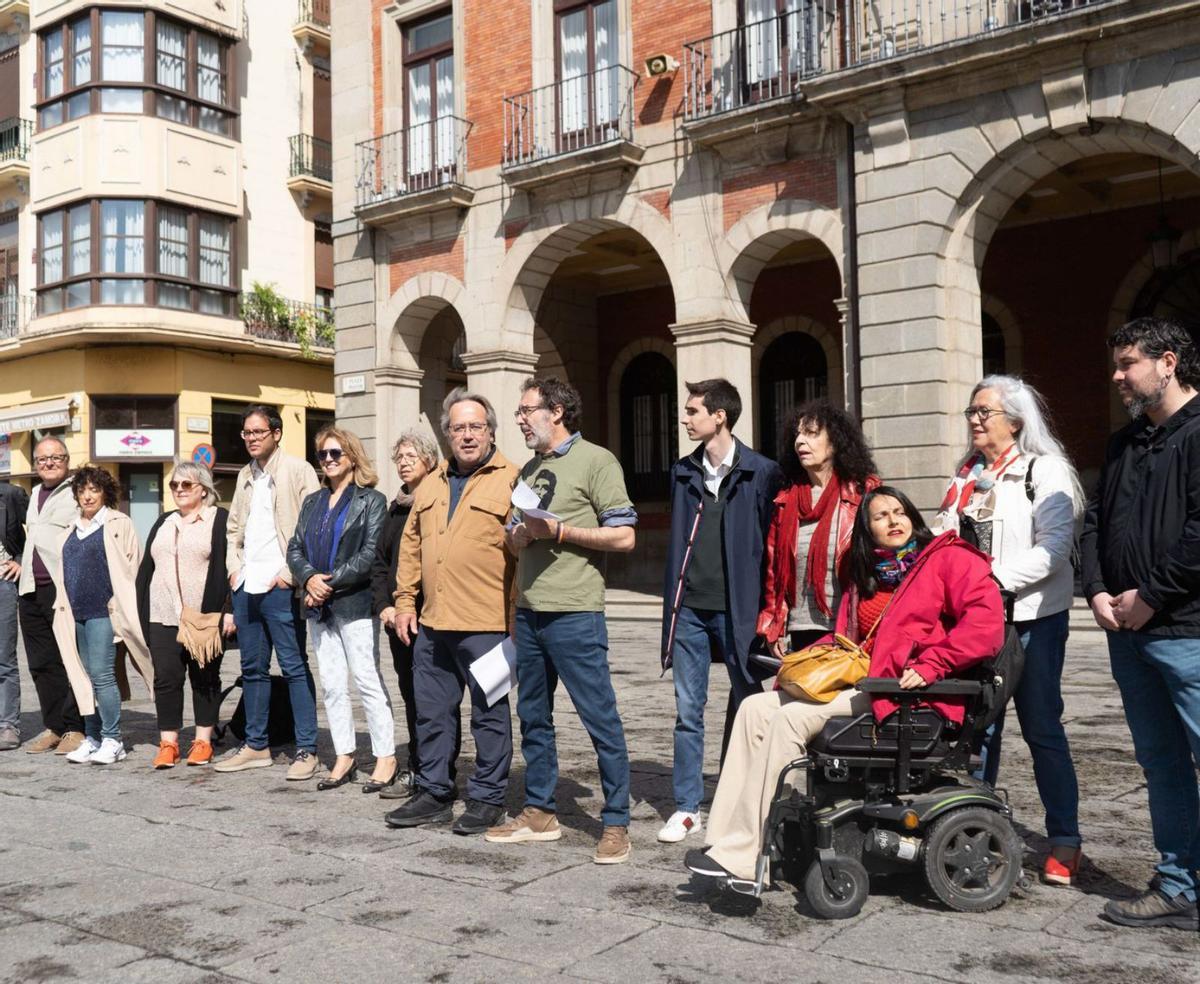 Los candidatos de Izquierda Unida, en el cierre de la campaña. | Jose Luis Fernández