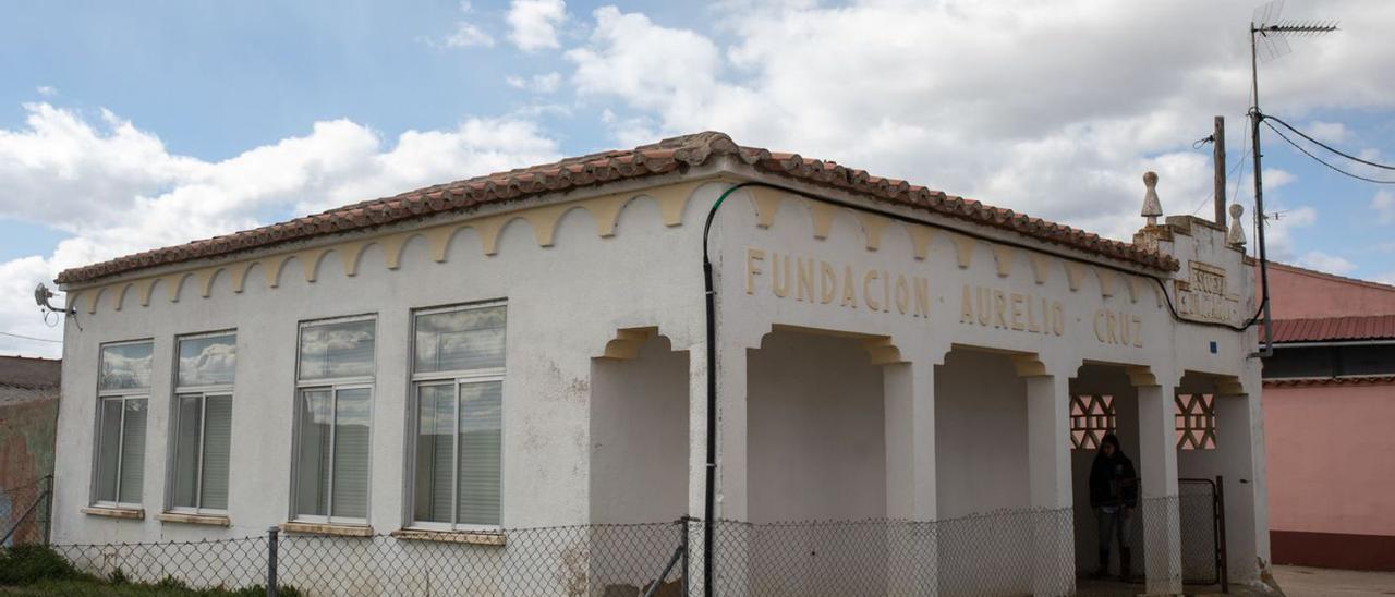 Edificio de la escuela de El Piñero, que este nuevo curso abre sus puertas. | Emilio Fraile