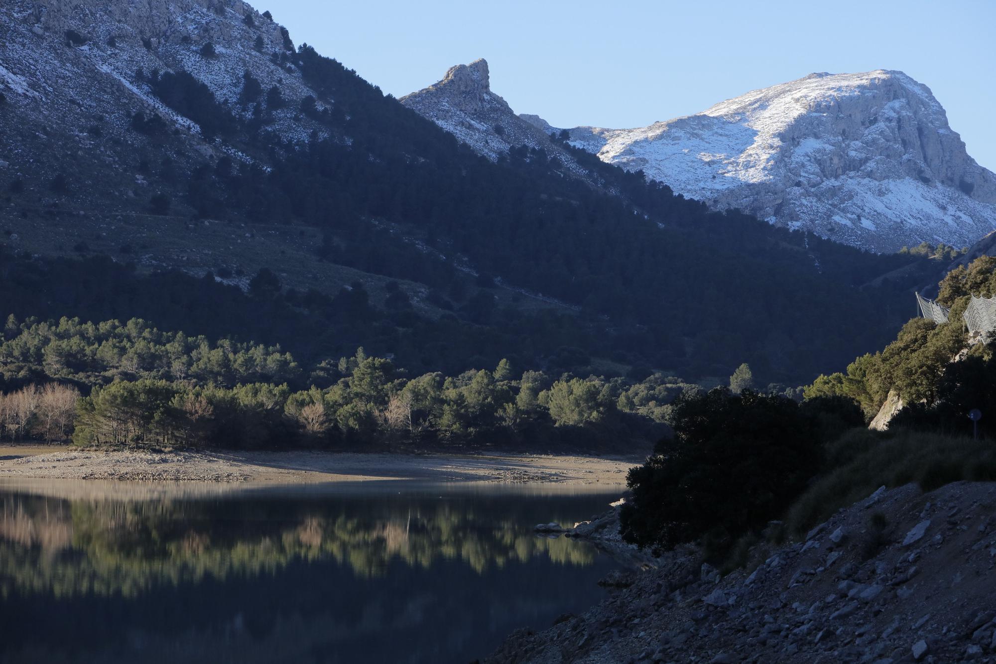Winter auf Mallorca - die traumhafte Landschaft am Stausee Gorg Blau