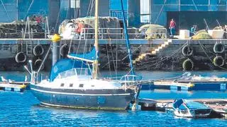 Portos vende un velero que estuvo abandonado en Moaña y Cangas