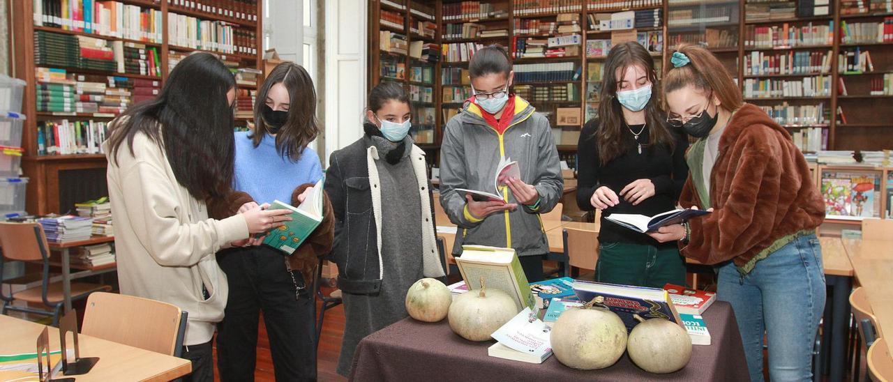 La biblioteca cuenta con ejemplaresde diferentes siglos. // IÑAKI OSORIO
