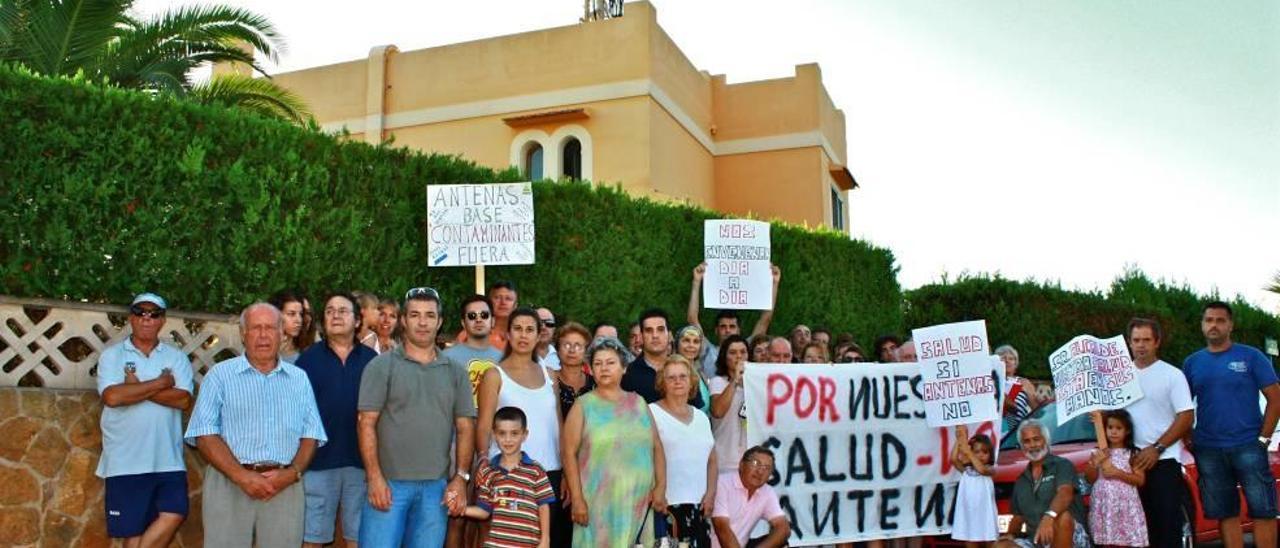 En los últimos años, ha habido varios movimientos vecinales en contra de las antenas, como éste en Badia Blava.