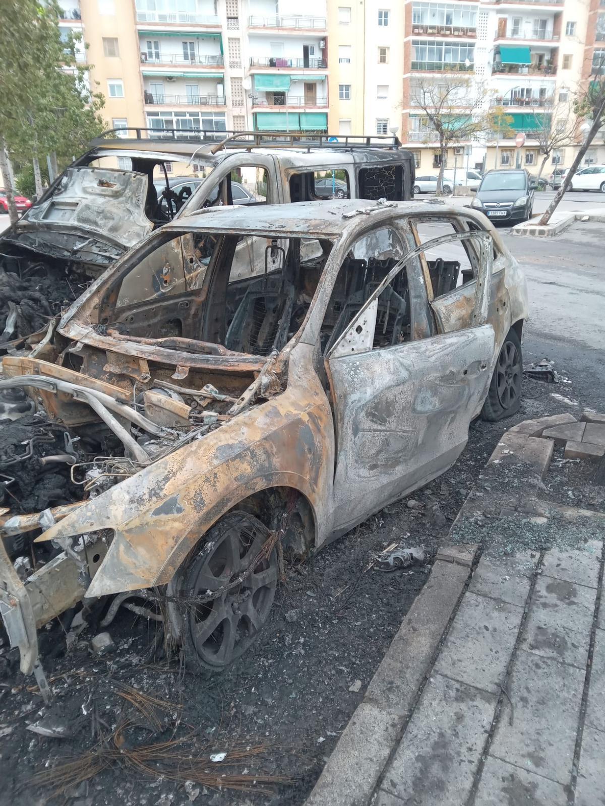 Así quedó el coche de Jesús Tavira tras arder Así quedó el coche de Jesús Tavira tras arder
