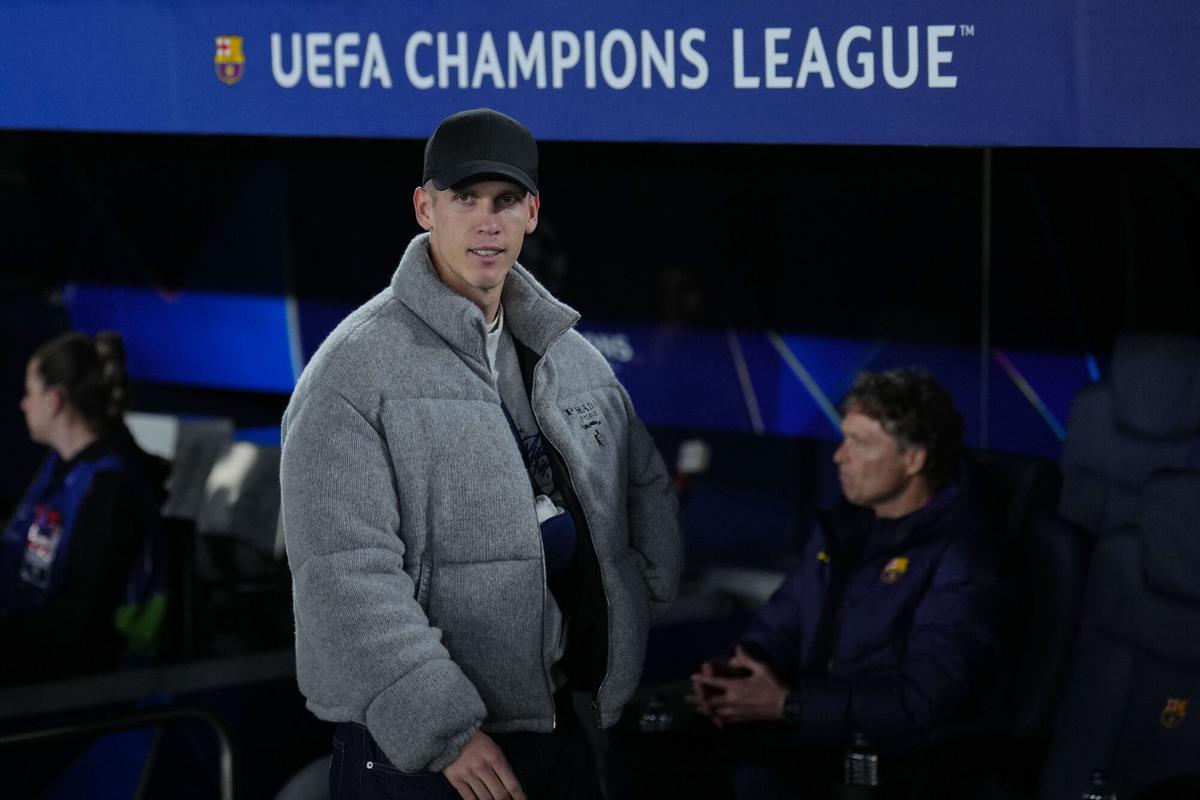 Dani Olmo ha tenido que seguir los últimos partidos del Barça desde la grada