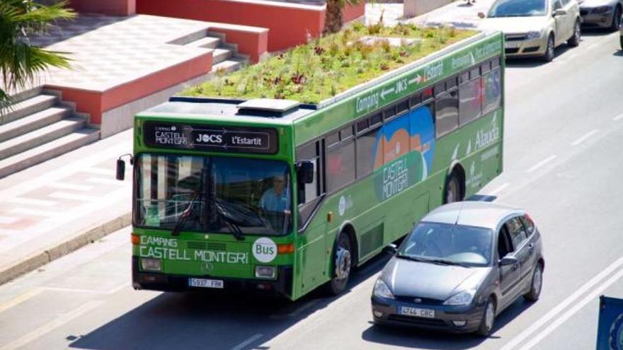 En algunos municipios ya hay transporte público que ha plantado jardines en su techo como el de la imagen.