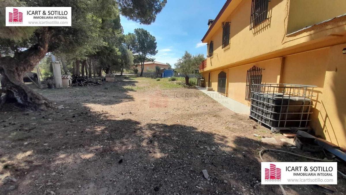 Galería de imágenes: Casa con piscina en venta en Vinaròs: una propiedad urbana con gran parcela y descuento de 15.000 euros