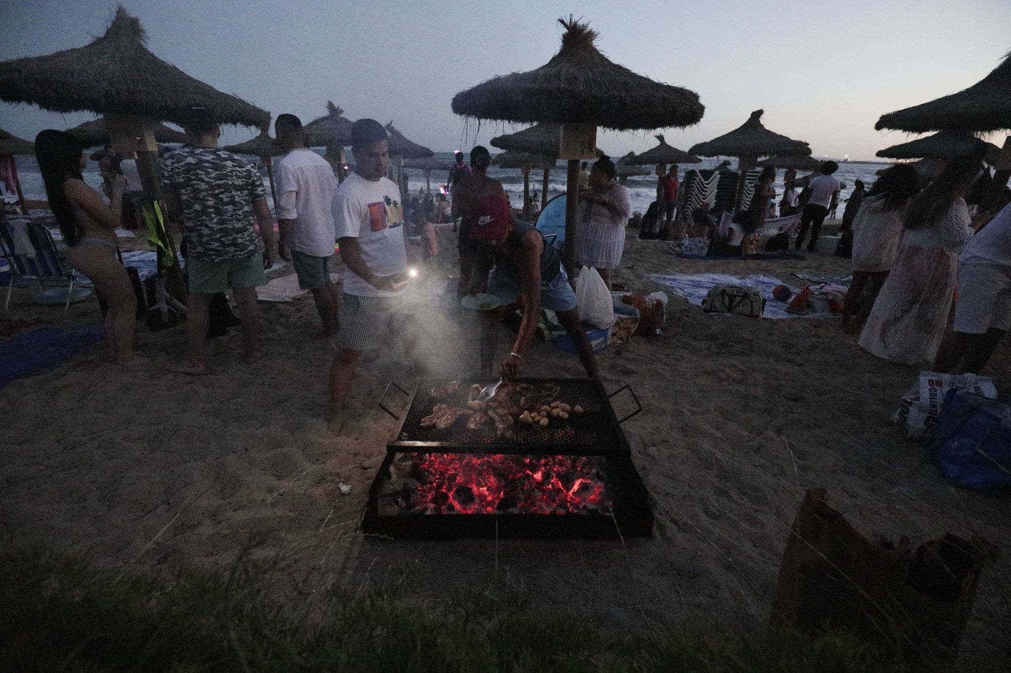 So feierten die Menschen die Johannisnacht am Strand von Palma de Mallorca