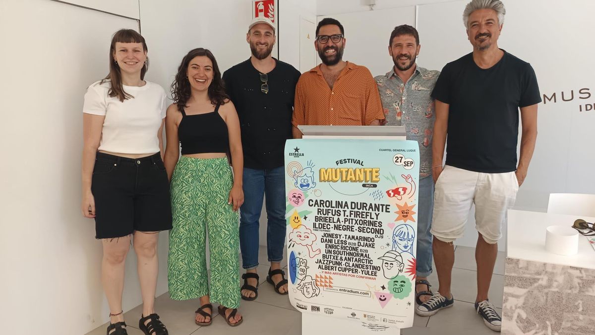 Integrantes de Pitxorines y Negre, con los responsables del Festival Mutante