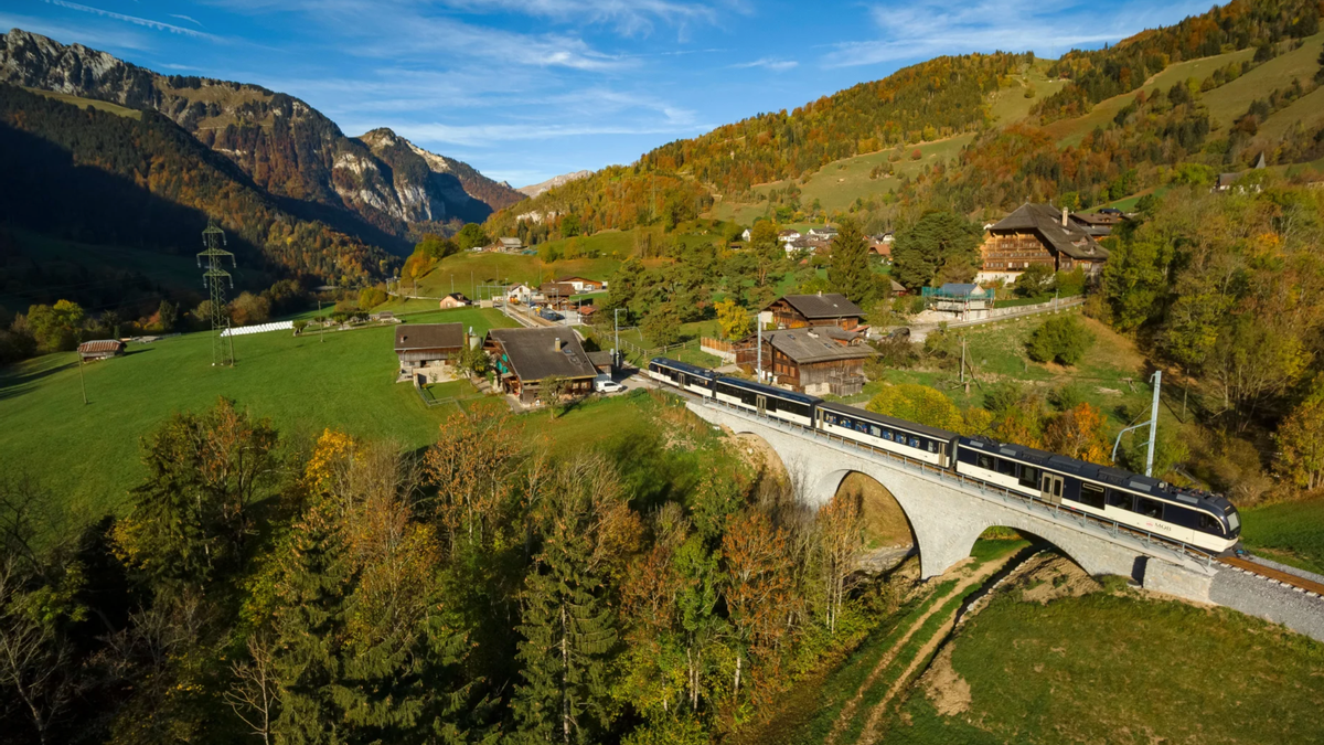 9 recorridos en tren por las montañas doradas de Suiza