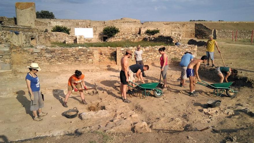 El curs d&#039;arqueologia a la ciutadella de Roses