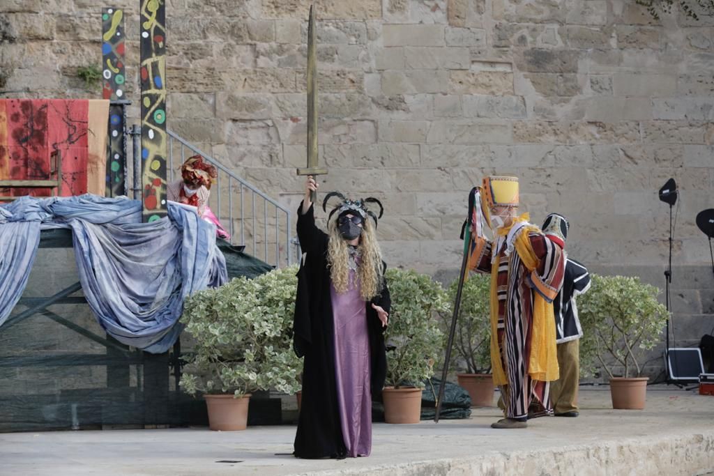 Las copas de Francina y la “fuga” del rey emérito, protagonistas de la 'Adoració dels Reis'