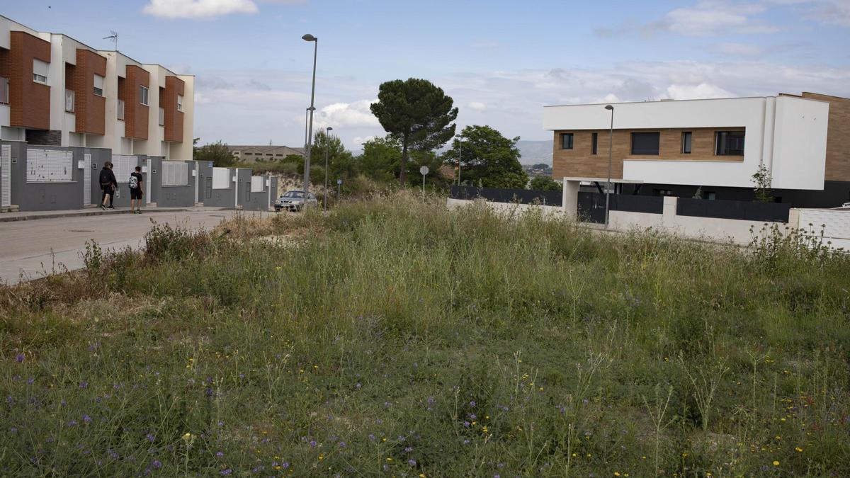 Solares en la urbanización la Torre de Albaida, donde se proyecta el centro de día.