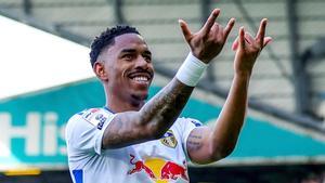 Junior Firpo celebra un gol con el Leeds United