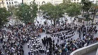 Valencia termina la inauguración de la Gran Feria de Julio con "El novio de la muerte"