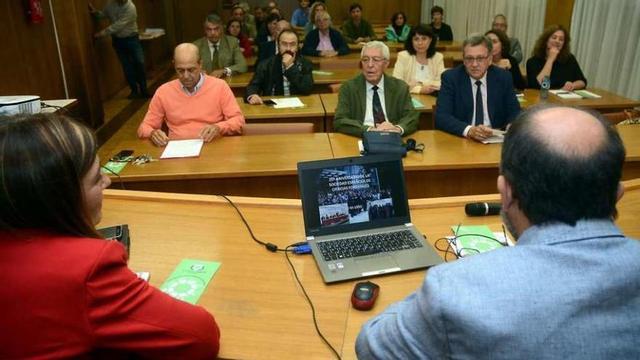 Asistentes a esta jornada de la SECF en el Centro de Investigación Forestal de Lourizán. // Rafa Vázquez