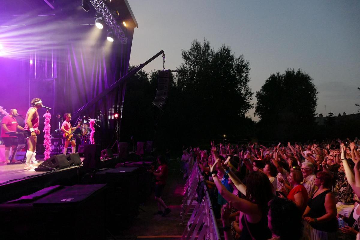 EN IMATGES | L’Orquestra Di-Versiones i Els Catarres captiven milers de persones a la tercera Bertranada Fest