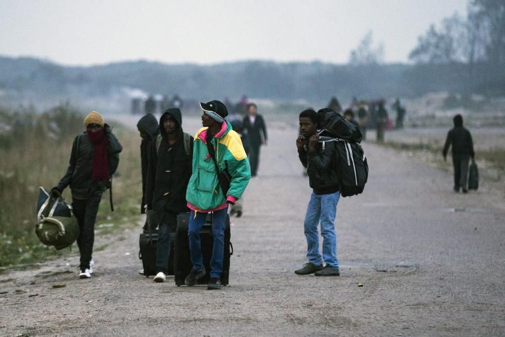 Francia evacúa ''la Jungla'' de Calais