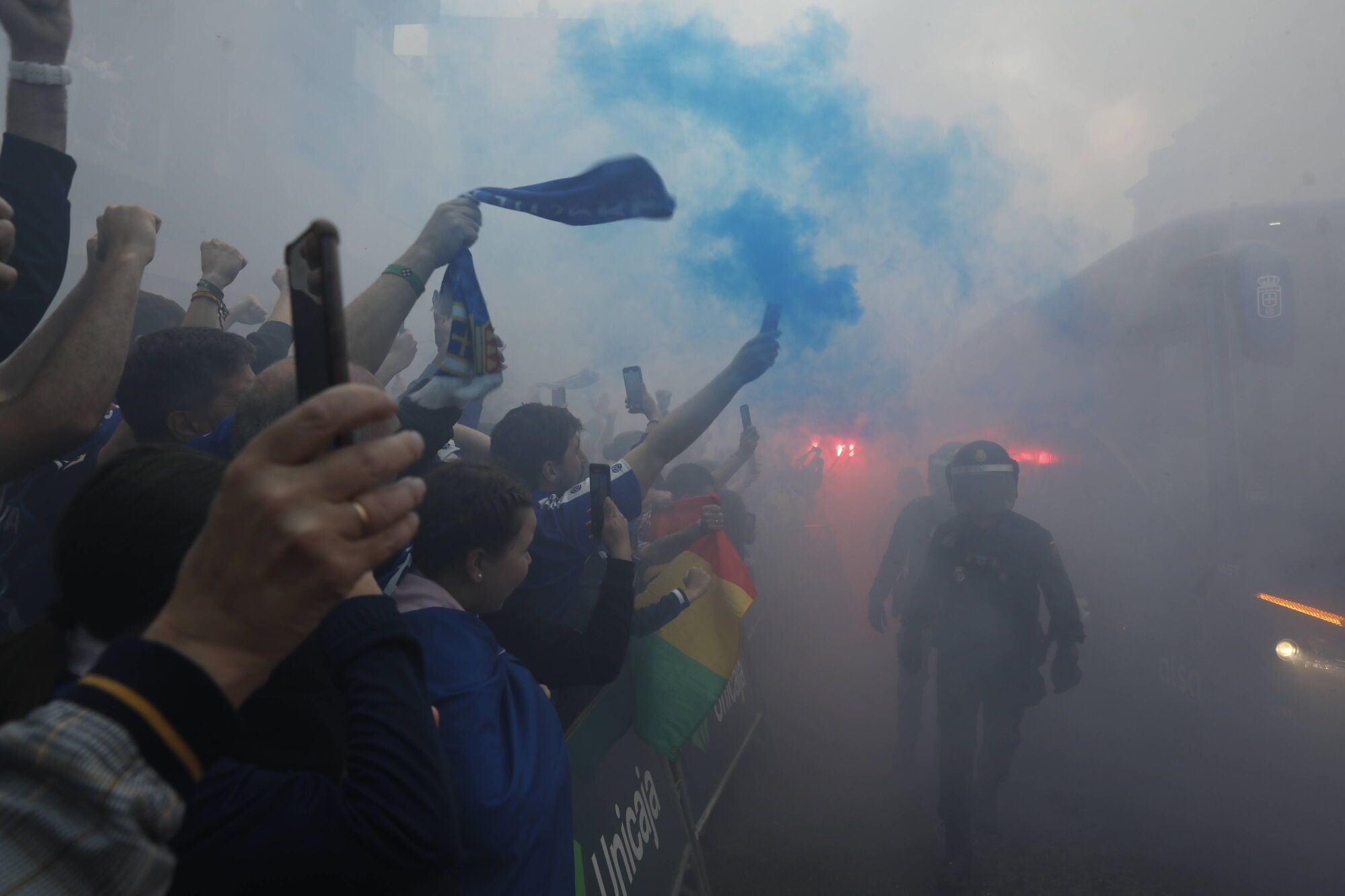 Así fue el recibimiento de la afición al Real Oviedo y toda la previa del último partido de la temporada
