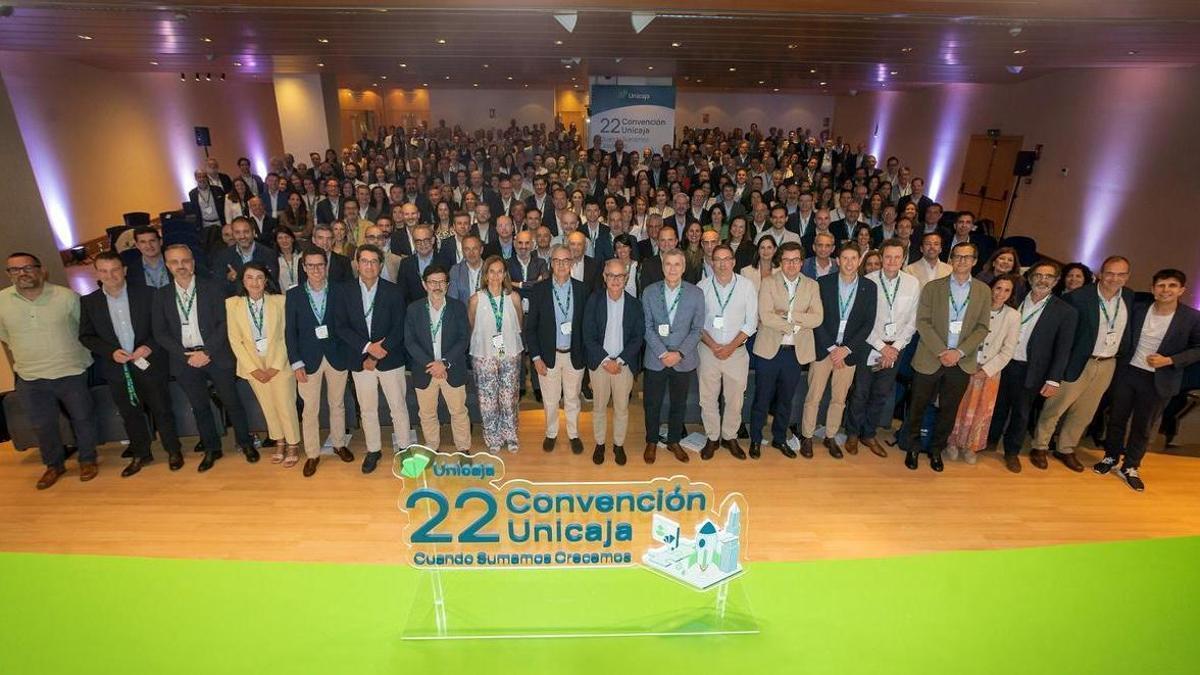 Una imagen de la convención de Unicaja, con el presidente, José Sevilla, y el CEO, Isidro Rubiales, en el centro.