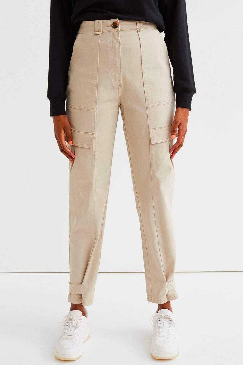 Pantalón cargo en tono beige de H&M