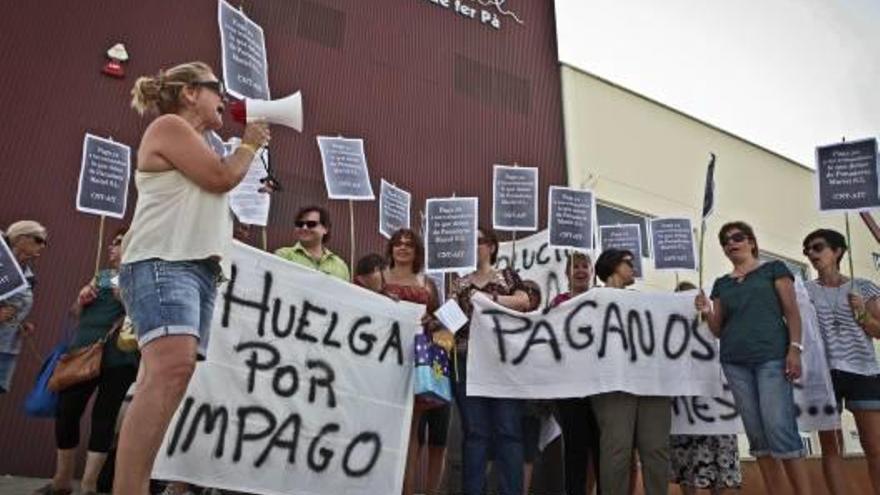 Protesta de los trabajadores de Mariel por impagos