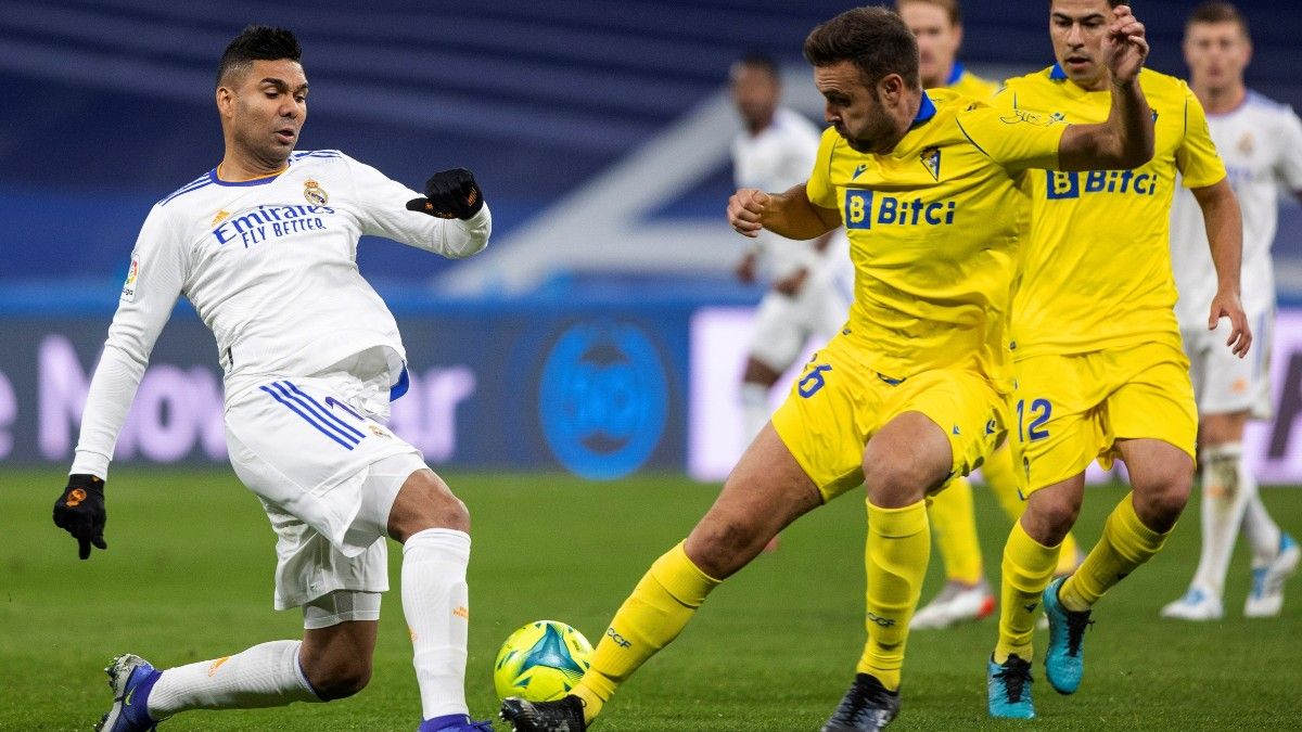 Casemiro vio la tarjeta amarilla frente al Cádiz