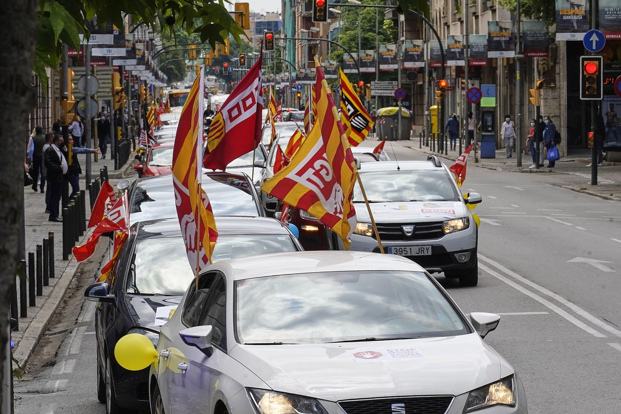 Marxa lenta de treballadors de Correus de Girona