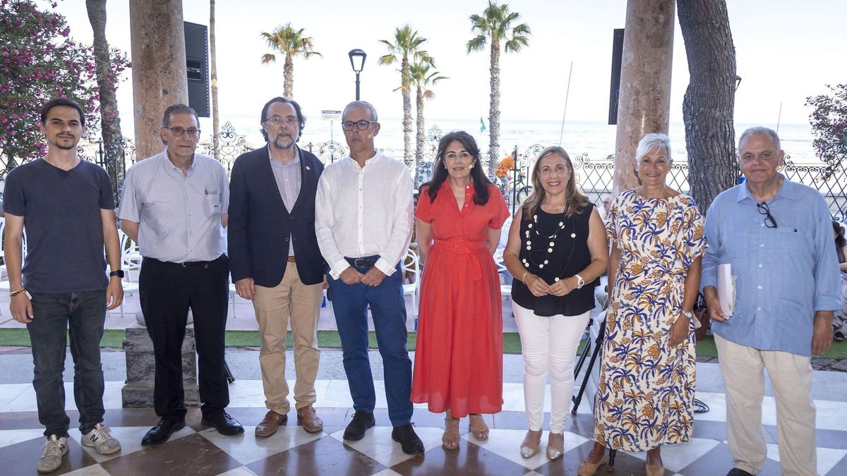 Foto de familia de 'Testigo Directo', el ciclo estival de conferencias de la Universidad CEU Cardenal Herrera y la Asociación Católica de Propagandistas en Villa Elisa.