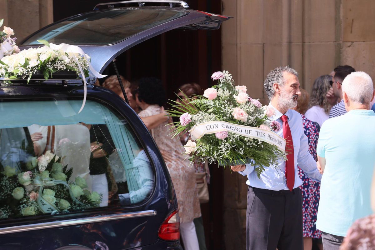 Iglesia parroquial de Pola de Laviana: funeral por Lola Fernández, la víctima del crimen machista de Laviana.