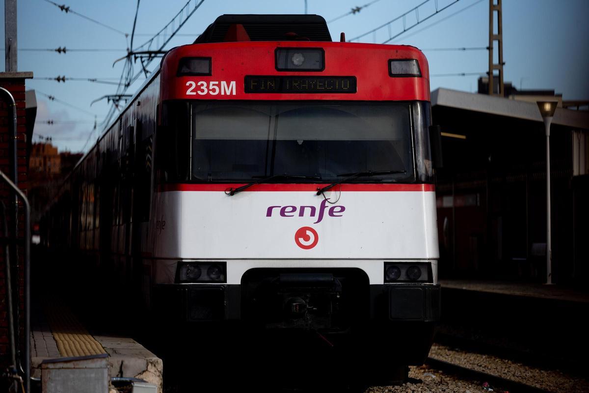 Archivo - Tren de la red de Cercanías Madrid