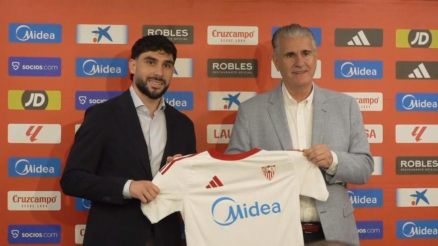 El Sevilla presenta al delantero francés Neal Maupay