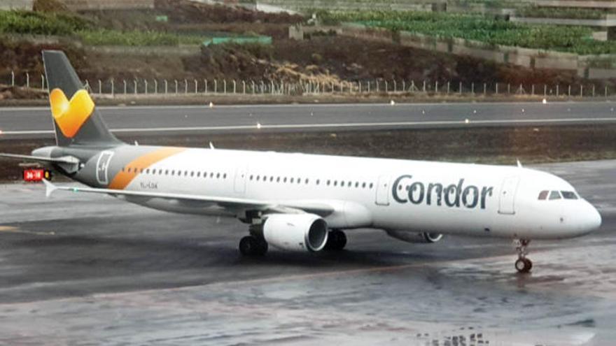 Imagen del último vuelo de la compañía Condor que llegó ayer por la tarde al aeropuerto de La Palma, procedente de Hannover. Hoy están previstos otros dos vuelos.