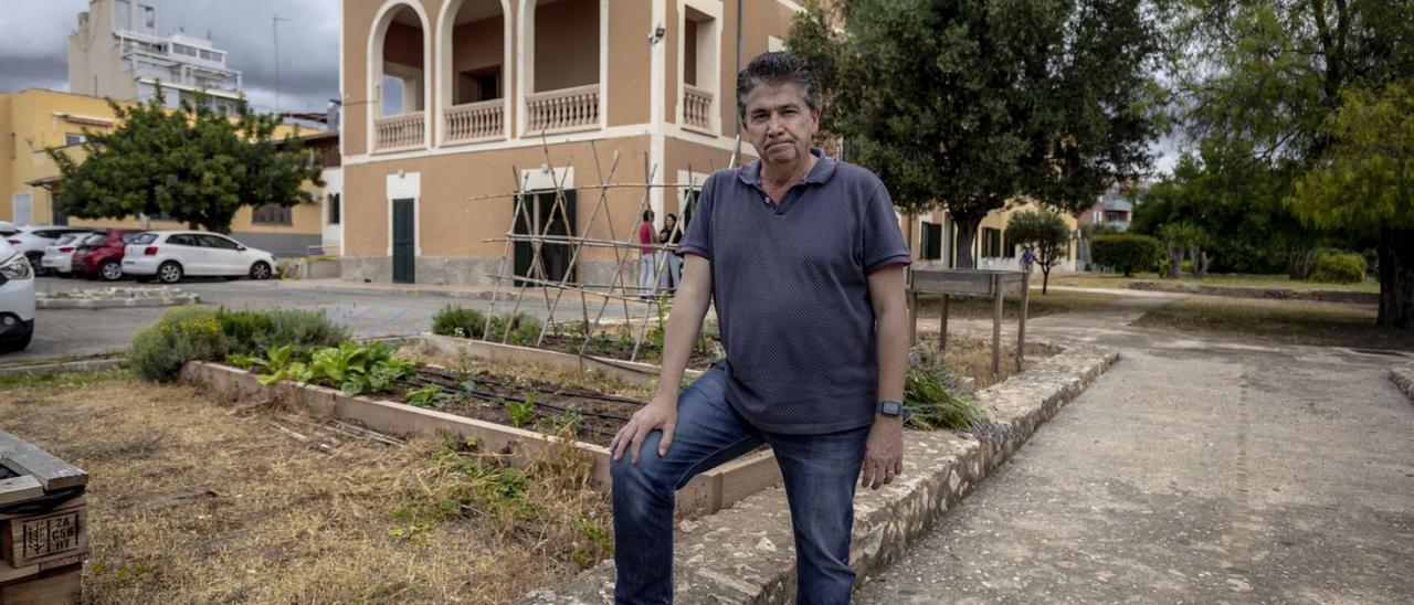 Guillem Cladera, en los jardines del centro de menores Nazaret, en Palma. | B. RAMON