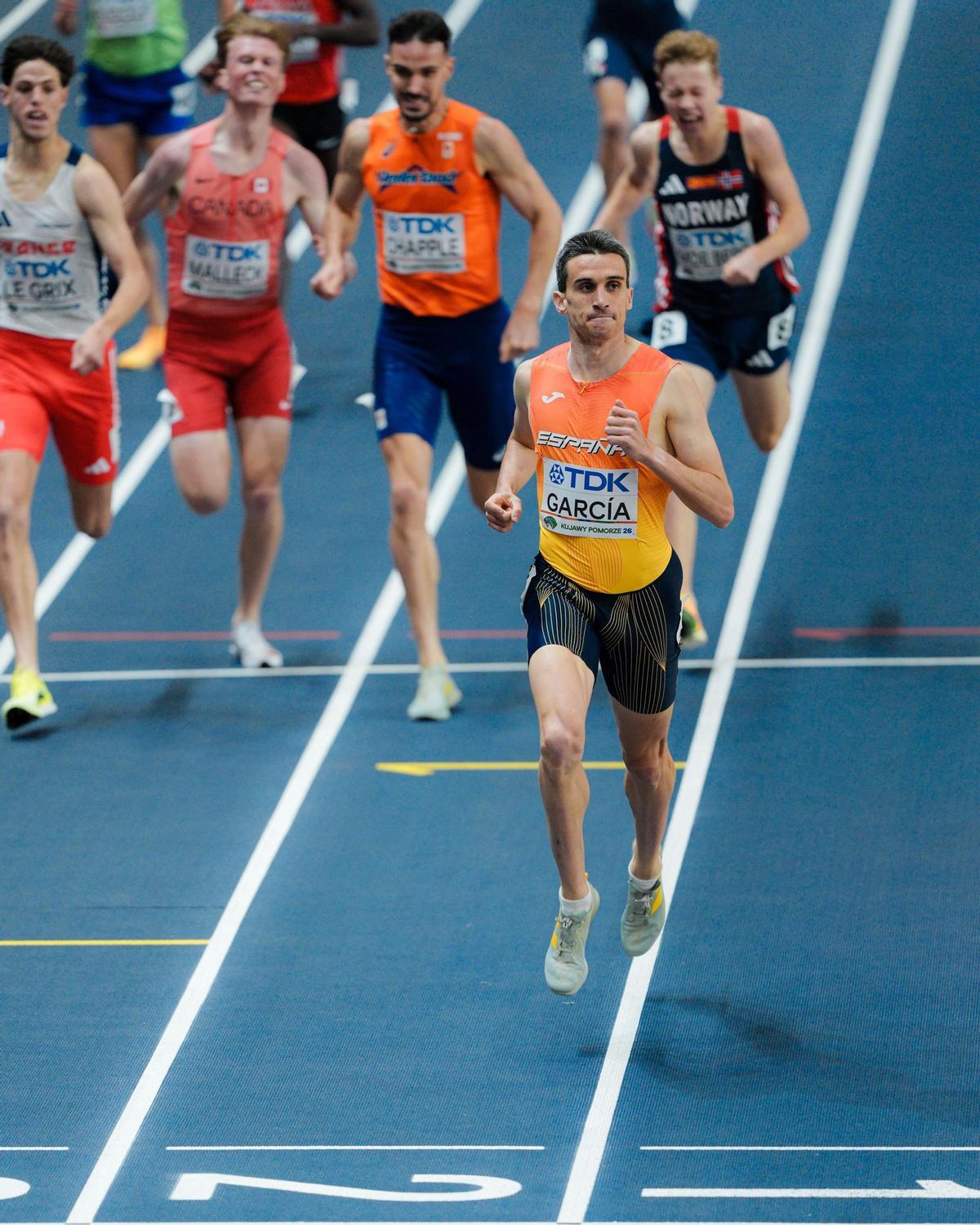 Mariano García entra en meta en solitario en su semifinal de 1.500 metros lisos