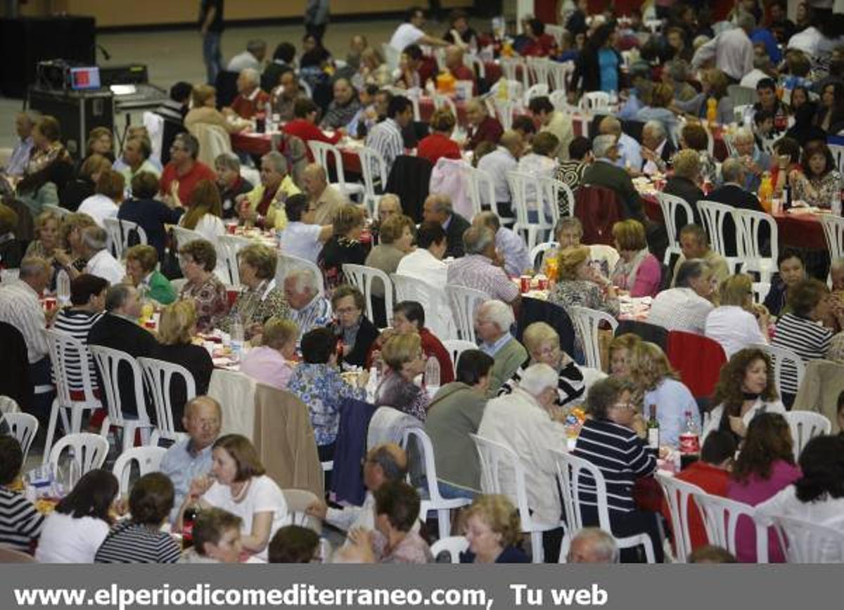 GALERÍA DE FOTOS - Cena de hermandad en las fiestas de Vila-real