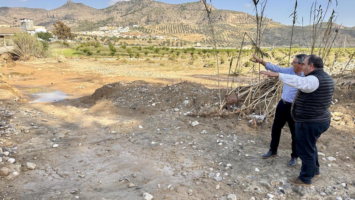 Visita del presidente de la Diputación provincial de Málaga, Francisco Salado, a la zona afectada de la DANA en el Gudalhorce