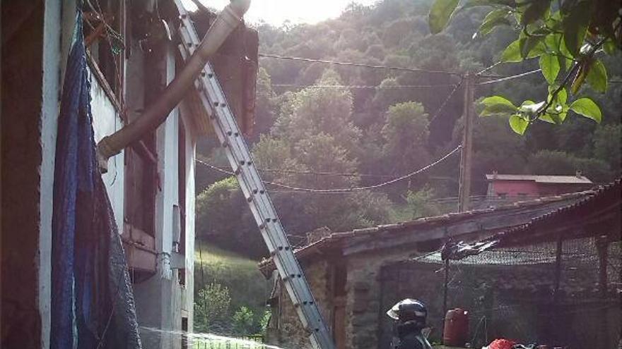 Muere un hombre de 61 años en el incendio de su vivienda en Piloña