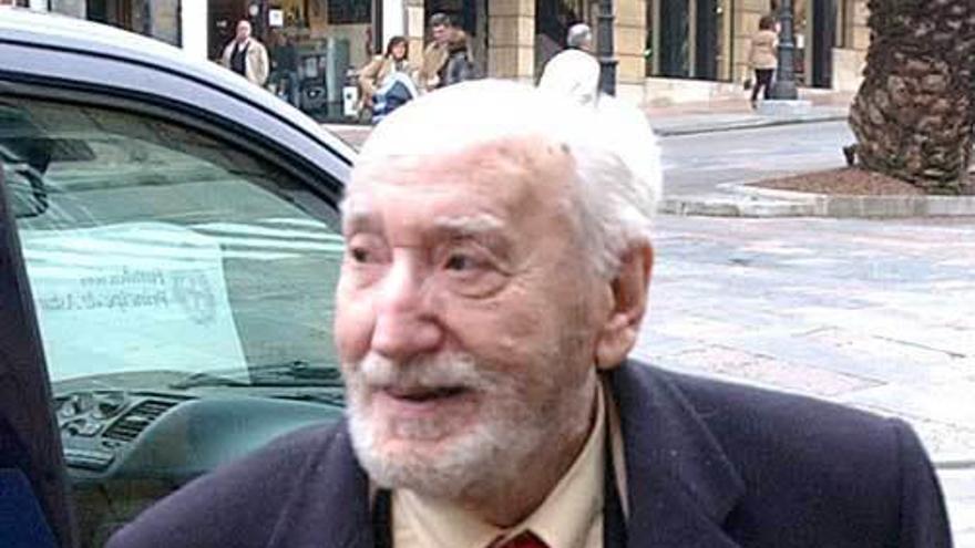 Carlos Bousoño en una fotografía tomada en Oviedo en el año 2006.