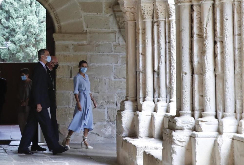 Els reis visiten Poblet entre protestes independentistes