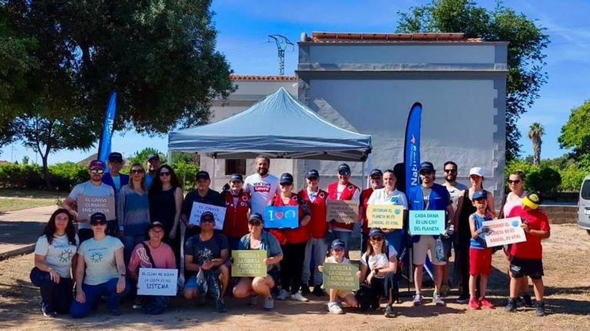 Voluntarios en una de las iniciativas de sostenibilidad en Alcàsser. | Levante-EMV
