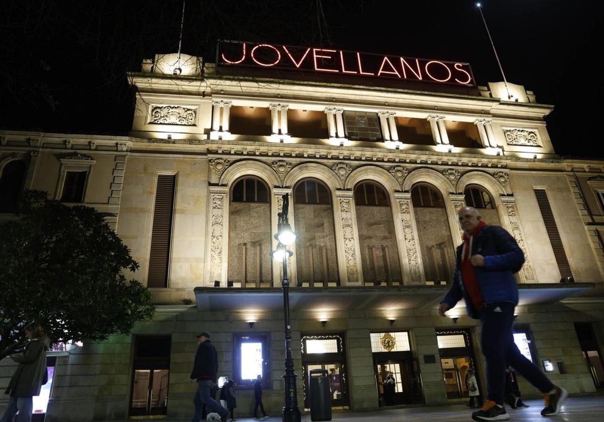 Vista del teatro Jovellanos ayer por la tarde.  | ÁNGEL GONZÁLEZ